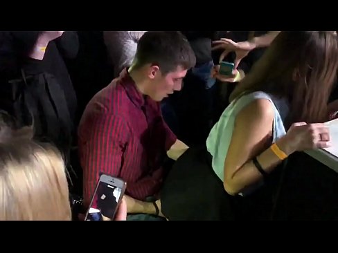 ❤️ Echter Sex in einem russischen Nachtclub. 18-jährige russische Mädchen in den Anus und Vagina gefickt in einem Nachtclub ❤️❌ Fucking video bei uns de.bsglass.ru ☑